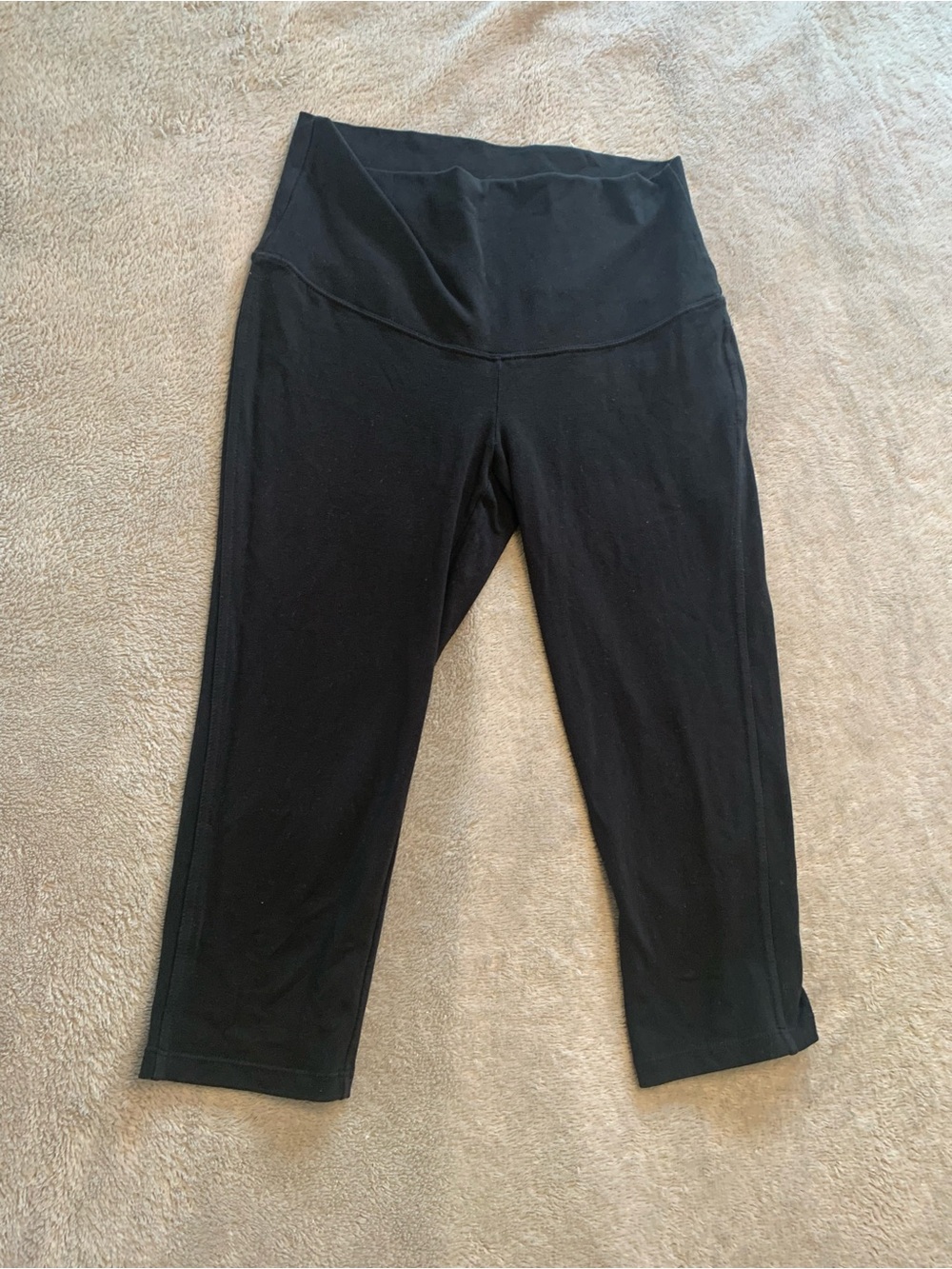 Thyme Maternity Women's Black Capri Yoga Pants